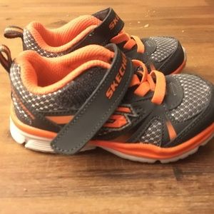 Kids Sketchers Size 6